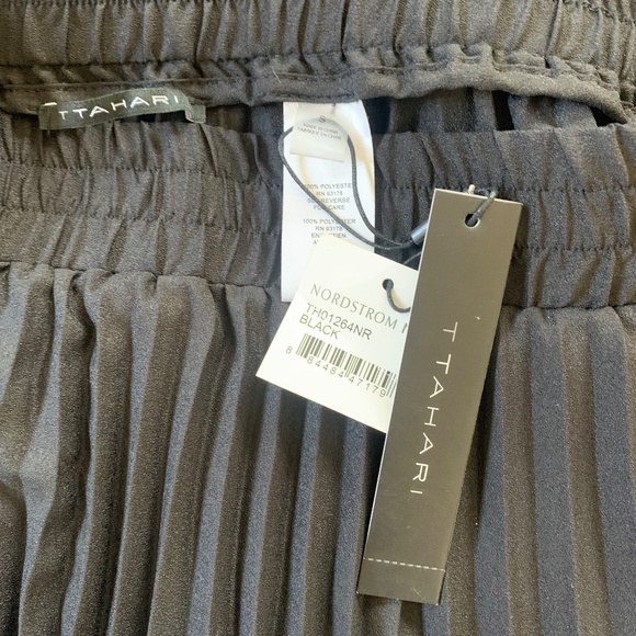 Tahari Black Plisse  Midi Skirt Size Small - Picture 6 of 6